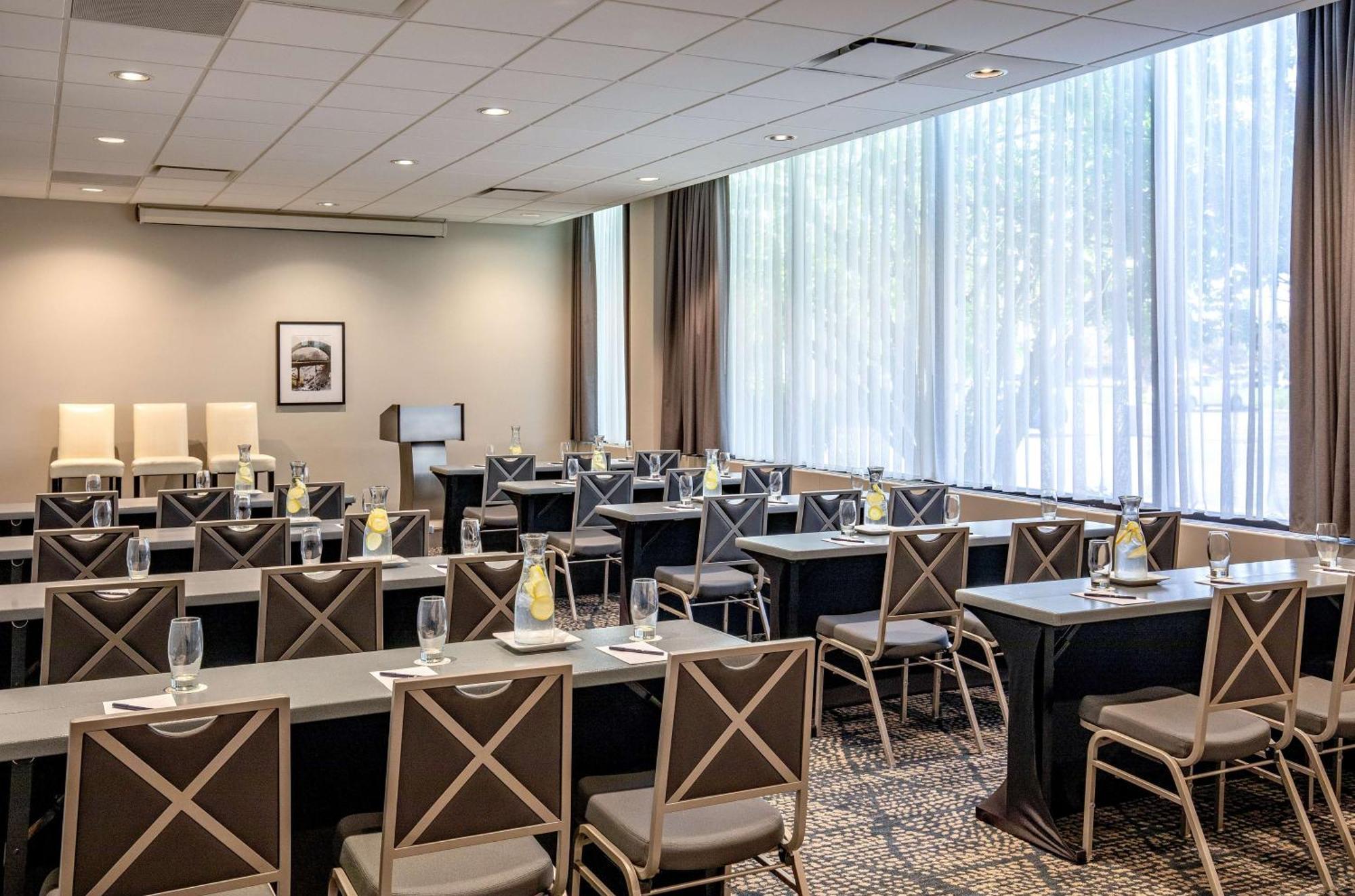 Doubletree By Hilton Hotel And Conference Center Chicago North Shore Skokie Exterior foto
