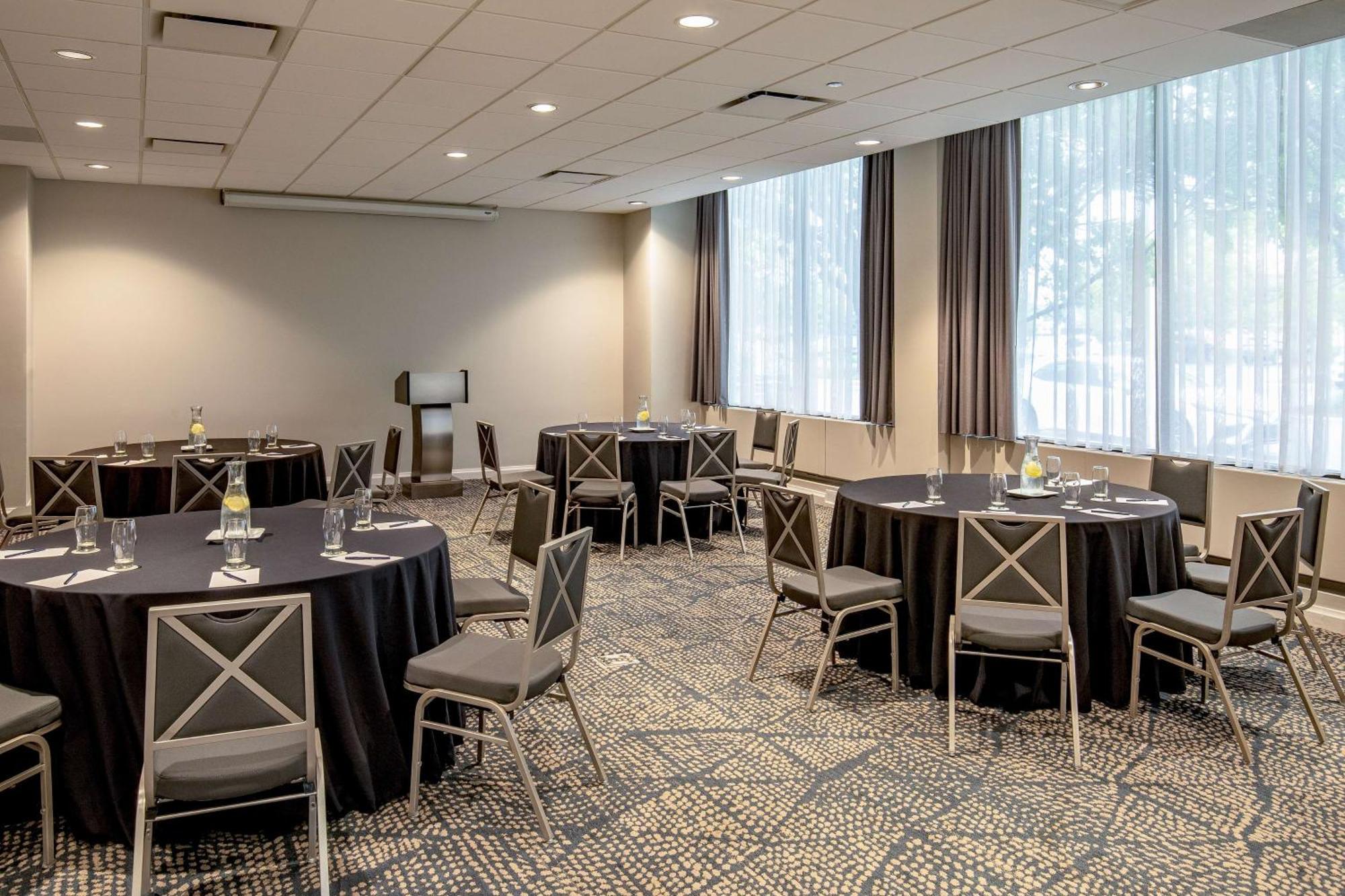 Doubletree By Hilton Hotel And Conference Center Chicago North Shore Skokie Exterior foto